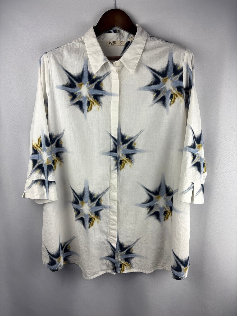 Women’s Pure Ulla Popken Size 16/18 White Button Up w/ Star Design